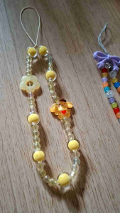 strap manik manik HP dengan kombinasi huruf love dan warna yg manis.