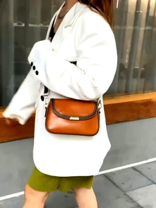 Lisa Tas Selempang Perempuan Casual Branded Bahan Semi Kulit Fashion Unik Ala Korean Style | Tas Wanita Kantor Elegan New Arrival