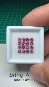 โกเมนสีม่วงแดง (rhodolite pyrope garnet) 3 มม. (ราคาเม็ดละ) สีสด เจียระไนเหลี่ยมสวย พลอยไม่มีตำหนิไฟเต็ม