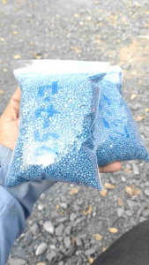 ปุ๋ยเคมี 25-7-7 1 ช้อนชาต่อน้ำ 1 ลิตร หรือใช้แบบหว่านก็ได้ 1 กำมือรอบต้น