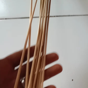 bambu hitam bahan layangan papiran ukuran 100 cm isi 9 pcs / bahan layangan setengah jadi