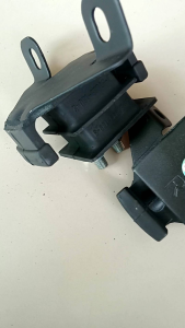DUDUKAN MESIN ENGINE MOUNTING ISUZU PANTHER 25 LH/ RH