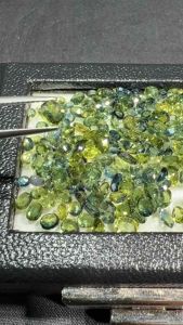 พลอยเขียวส่อง(Green Sapphire)ธรรมชาติ แท้ ( Natural ) 5X3มม (2 เม็ด) การันตี พลอยแท้ 100%