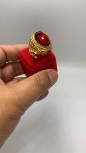 แหวนทอง 18k หอยทับทิม พลอยไพลิน พลอยเพทาย พลอยตาแมวดำ ช่วยเสริมพลังอำนาจ โชคลาภ วาสนา มั่งคั่งร่ำรวยร่ำรวยเงินทอง