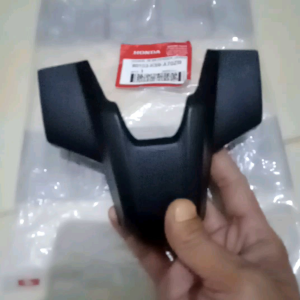 cover atas spakbor belakang tutup lampu sein sen belakang vario 125 k2v vario 125 esp k60r vario 150 esp k59J vario 160 k2s original honda 80103K59A70ZB