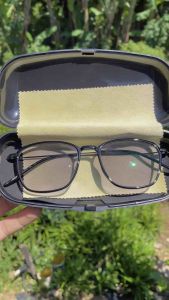 Kacamata Photocromic Wanita & Pria: Lensa Antiradiasi & Bluecromic Aksesoris Fashion Keren