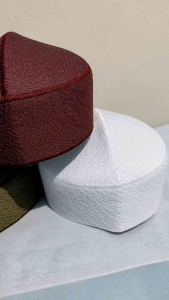 Pecic Pakistan Polos & Kopiah Haji Putih: Aksesoris Pakaian Pria Dewasa Terbaru