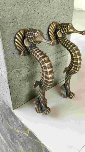 Handle Pintu Rumah Kuningan Antik Motif Kuda Laut Kaki Kerang 30 cm 2 Pcs