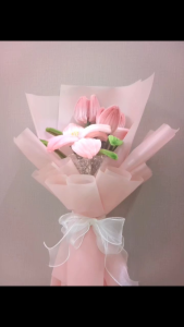 Bó 3 bông kẽm nhung hồng bọc giấy bóng hồng với nơ trắng