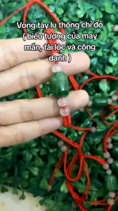 Vòng đeo tay chỉ đỏ gắn charm lù thống biểu tượng của sự hanh thôngtài lộc và may mắn