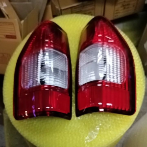 ไฟท้าย​ isuzu​ dmax​ 2003​ ดีแมก​ 1คู่​ ช้ายขวา ไม่มีขั้วมีหลอด