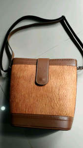 Tas Kulit Etnik & Unik: Pilihan Tepat Untuk Pria & Wanita