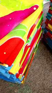 KAIN BALI MOTIF KEMBANG LUKIS DUA SISI WARNA BIRU UKURAN 180 CM X 120 CM