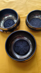 13 cm Original with Coin ขันทิเบต ขันวน ขันสมาธิ ขันสปา ระฆังสวดมนต์ ระฆังทิเบต singing bowl ขนาดปากกว้าง 13 เซนติเมตร พร้อมไม้วน