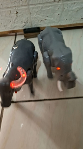 COD mainan miniatur hewan / electric Elephant / electric buffalo bisa jalan ada musik dan lampu