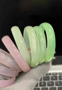 Vòng tay mã não trắng bản hẹ cho bé yêu ánh cầu vồng hồng xanh trắng xinh cute