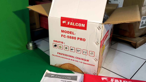 CHAINSAW ATAU MESIN GERGAJI KAYU TIPE FC 5880 PRO MERK FALCON