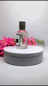 Parfum Sultan: Pilihan Wangi Mewah untuk Pesta