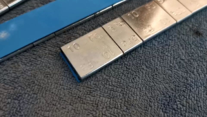 🚩10.10(พร้อมส่ง) ตะกั่ว ถ่วงล้อ ล้อแม็ก มอเตอร์ไซค์ รถยนต์ เหนียวแน่น ทนทาน กาวในตัว พร้อมส่ง