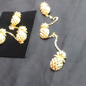 Kerongsang Nyonya Rantai cum Pendant(Ong Ong Lai)Solid Gold Plated Exclusive Limited Edition High Quality(Pineapple)