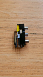 COLOKAN RCA MERAH PUTIH KUNING ORIGINAL POLYTRON 5X2 CM (3 LUBANG)