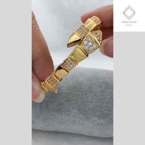 Jinda กำไลแฟชั่น แผ่นทองแท้ 96.5% หนัก0.1กรัม ฝังเพชร มีใบรับประกัน