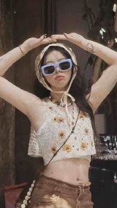 Ambella เสื้อกั๊กถัก มีแบบปักดอกไม้ และสีพื้น สไตล์มาตาลดา มีกระดุมด้วยน้าา, สีอักเสบ และรื่อแม่บ่ิคุด