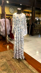 Ivory Dress DP Studio by Dian Pelangi LIMITED EDITION Busana Muslim Maxi Gamis Abaya Kaftan Gaun Outfit OOTD Pesta Pernikahan Kondangan Lebaran Casual Formal Wanita Hijaber Cantik Anggun Modis Modern Simple Elegan Mewah Model Korea Terbaru Motif Kekinian