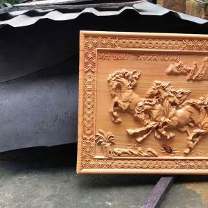 Tranh gỗ mã đáo thành công để bàn làm quà tặng ngang 38 cao 20 cm ngang 42 cao 77cm ngang 24 cao 37cm có chân tranh gỗ decor (có móc treo)(nhiều kích cở)