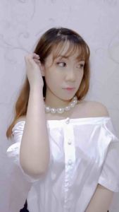 Meredith Big Pearl Choker Necklace Kalung Mutiara Jumbo Basic Super Besar Edgy Style Retro