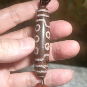 59.1mm Aged Tibetan Xang Xung (Zhang Zhung) 10 Eyes Dzi with lots of red spots (with certificate) 59.1毫米西藏老矿象雄满朱砂十眼天珠(带证书)