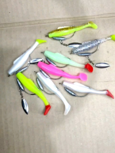 SOFT LURE 8CM + HOOK. umpan casting. umpan pancing. umpan karet. umpan mainan. umpan gabus. umpan toman. Upan atas. Umpan bawah. Top water
