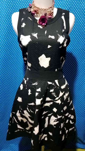 Mini Dress Wanita & Gaun Pesta Hitam: Ukuran Variasi & Desain Elegan