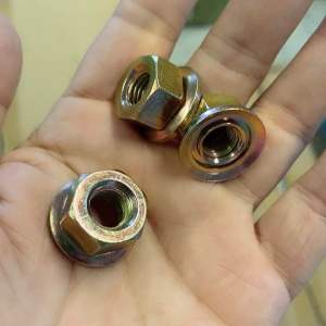 น๊อต เบอร์17 ขันหัวเกียร์ สีทอง น๊อตหัวเกียร์ น๊อตขันใบมีด เครื่องตัดหญ้า