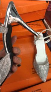 Giày sandan hở gót nhũ dây đá 9 phân sang chảnh