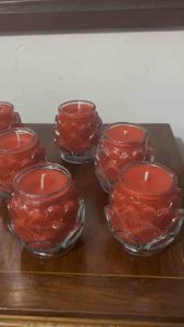 Sáp bơ thiên nhiên cúng dường trong lọ thủy tinh hoa sen sáu chiếc