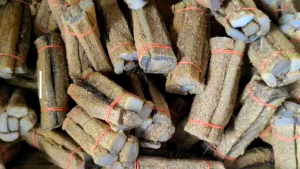 หนังควาย หนังควายตากแห้ง หนังเค็ม หนังจี่ หนังแกงขี้เหล็ก หนังอร่อย ไม่เค็มมาก อาหารอีสาน อาหารแห้ง - (พร้อมส่ง)