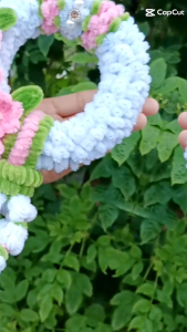 พวงมาลัยลวดกำมะหยี่ พวงมาลัยวันแม่ พวงมาลัยไหว้ผู้ใหญ่  พวงใหญ่จับขึ้นไม่เสียรูปทรงค่ะ