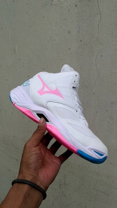 Sepatu Voli Wanita Mizuno Momentum 2: Pilihan Terbaik Untuk Olahraga Wanita