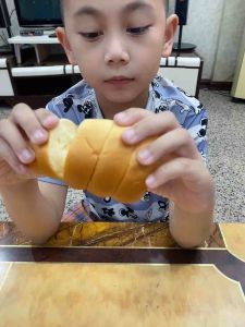 ขนมปังครีมฮอร์น หวานนุ่มละมุนลิ้น ชิ้น50กรัม