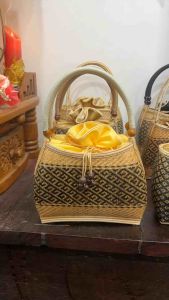 กระเป๋า ถือออกงาน กระเป๋าสานดอกพิกุล งานละเอียด เกรดพรีเมี่ยม