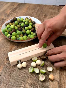 Bộ dung cụ bóc tách vỏ hạt sen lấy tâm hạt sen tươi tiện dụng