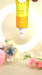 Suncare Lotion Sr12: Pelindung Sinar Matahari Terbaik Untuk Kulit Sensitif