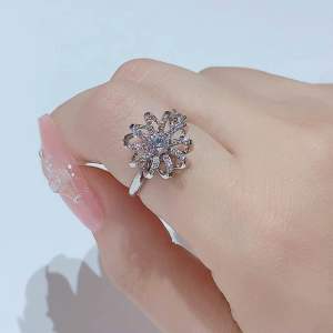 Advanced Temperament Rotating Flower Plate Snowflake Ring Adjustable Size Opening Ring
