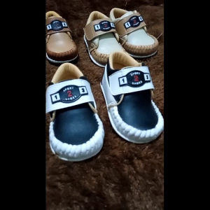 Sepatu Anak Laki-Laki Sneakers Sport 2 Tahun
