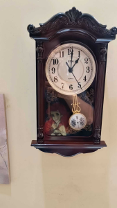 jam dinding bandul musik perjam esa lucu motif kayu