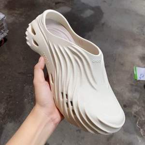 รองเท้าcrocs ของผู้ชายรู้ไหมรักนิ่มเบาใส่สบายกันลื่นอย่างดี