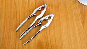 ที่หนีบก้ามปู คีมหนีบก้ามปู ที่หนีบถั่ว อุปกรณ์เเกะอาหารทะเล ขนาด 6 นิ้ว สเเตนเลสอย่างดี Crab / Nut Cracker