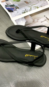 FARADELA Sandal Tali Wanita Jepit Hitam F07-06.1