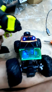 รถไต่หิน บอดี้เหล็ก มีไฟ รถบังคับ แถมถ่านชาร์จ 3.7V ชาร์ทไฟบ้าน รถบังคับรีโมท รถบังคับวิทยุ ของเล่นเด็ก R/C Rock Crawler